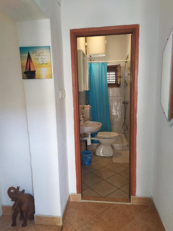 Veldic Apartments Tisno Luaran gambar