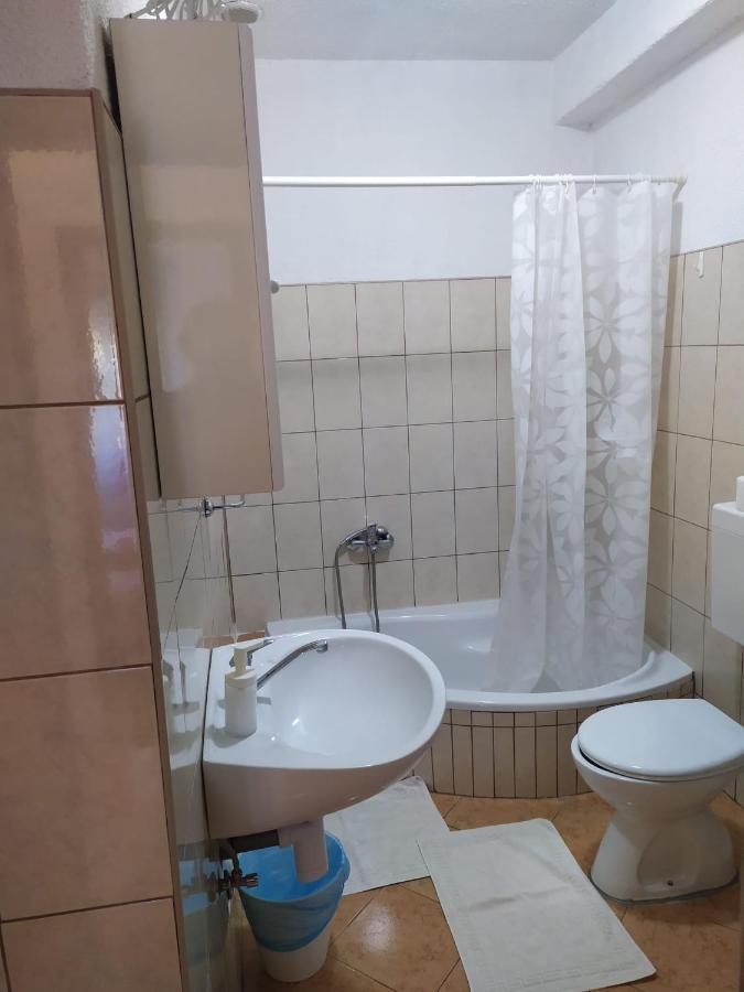 Veldic Apartments Tisno Luaran gambar