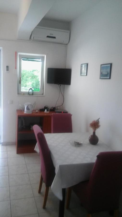 Veldic Apartments Tisno Luaran gambar